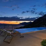Skyview Mit Infinitypool Und Panorama Meerblick Brela