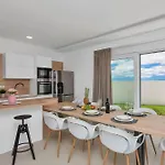 Skyview Mit Infinitypool Und Panorama Meerblick Villa