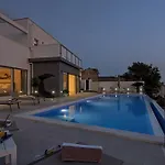 Villa Skyview Mit Infinitypool Und Panorama Meerblick Brela