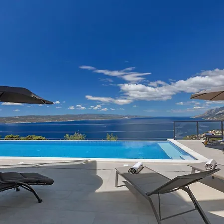 Skyview Mit Infinitypool Und Panorama Meerblick Villa