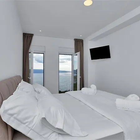 فيلة Skyview Mit Infinitypool Und Panorama Meerblick بريلا