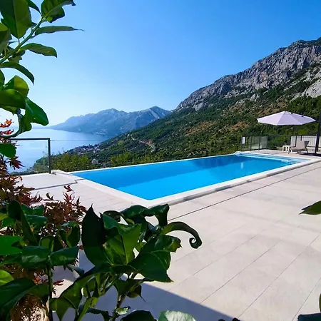 Skyview Mit Infinitypool Und Panorama Meerblick Villa Brela