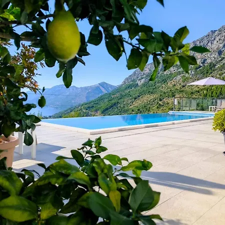 Skyview Mit Infinitypool Und Panorama Meerblick Villa