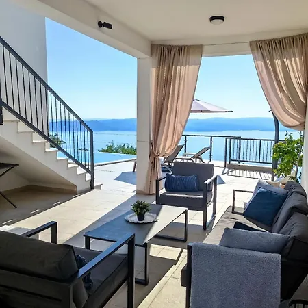 فيلة Skyview Mit Infinitypool Und Panorama Meerblick بريلا