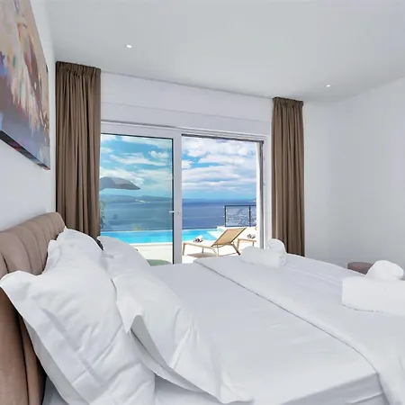 Skyview Mit Infinitypool Und Panorama Meerblick * بريلا