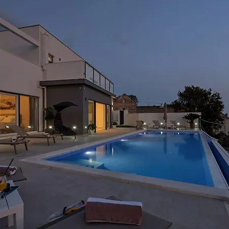 Villa Skyview Mit Infinitypool Und Panorama Meerblick Brela