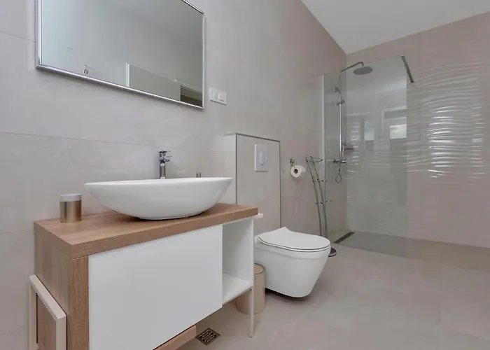 Skyview Mit Infinitypool Und Panorama Meerblick فيلة بريلا