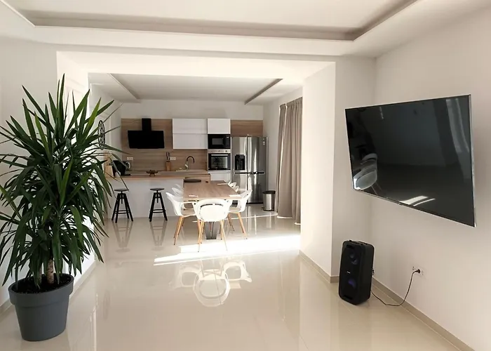 فيلة Skyview Mit Infinitypool Und Panorama Meerblick بريلا