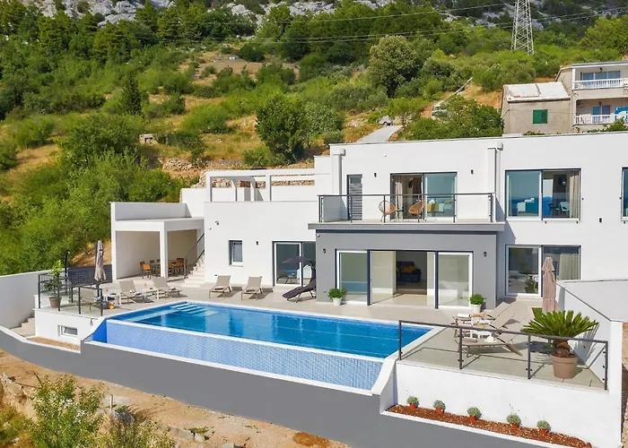 Skyview Mit Infinitypool Und Panorama Meerblick * بريلا